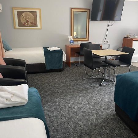 Town & Country Motor Inn Форбс Экстерьер фото