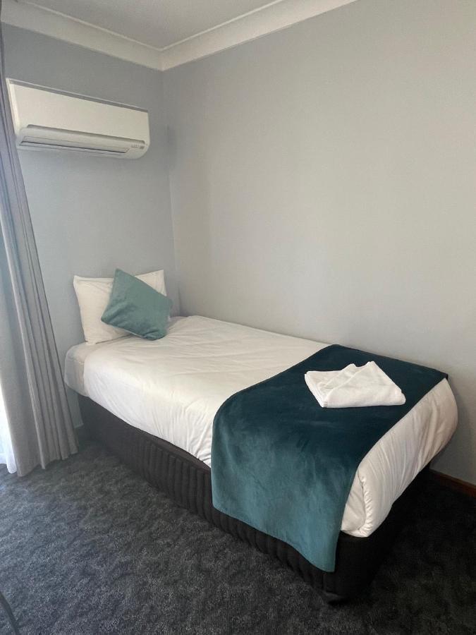 Town & Country Motor Inn Форбс Экстерьер фото