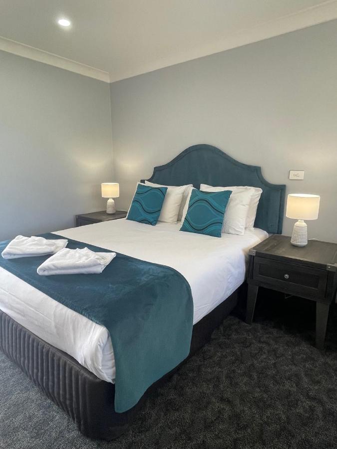 Town & Country Motor Inn Форбс Экстерьер фото