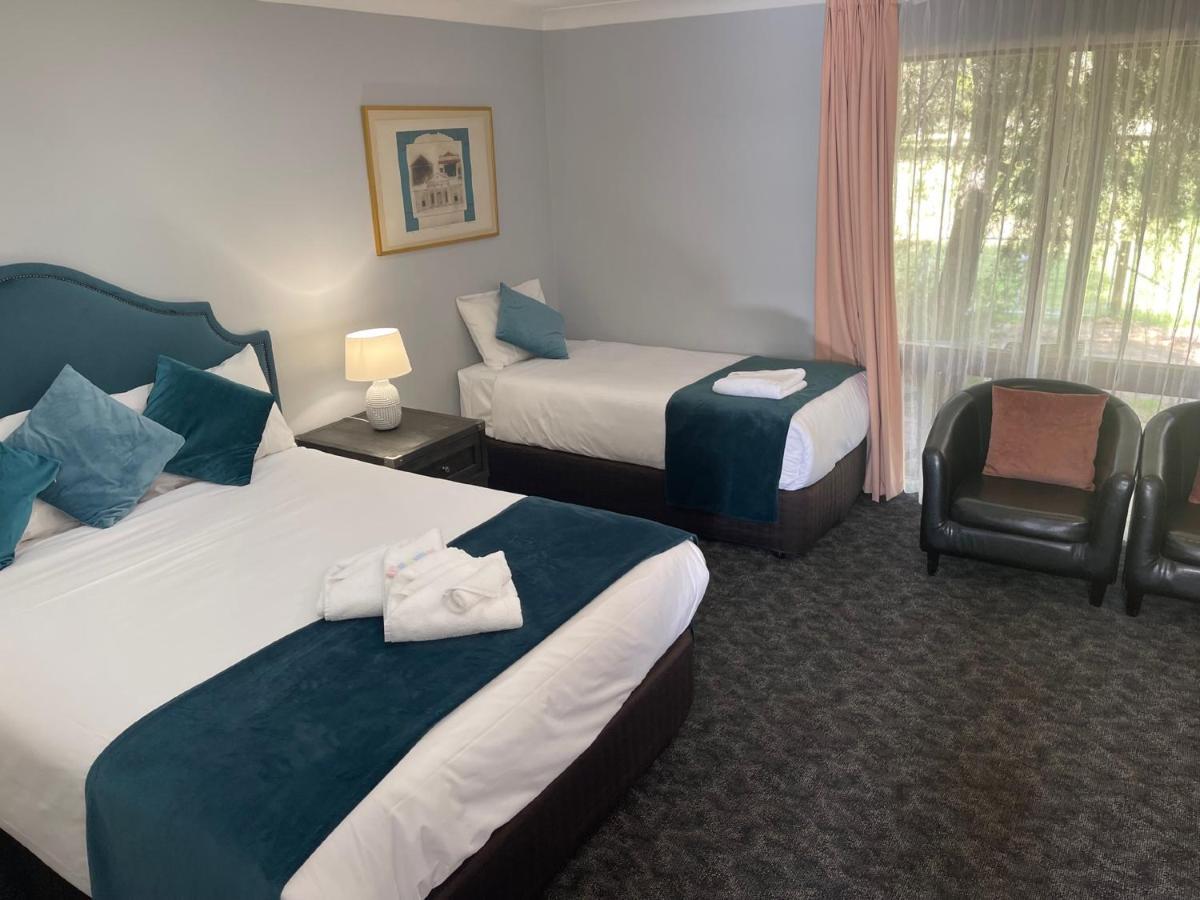 Town & Country Motor Inn Форбс Экстерьер фото