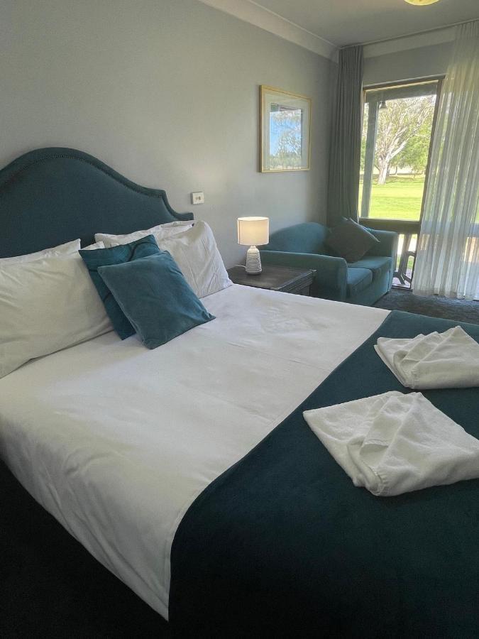 Town & Country Motor Inn Форбс Экстерьер фото
