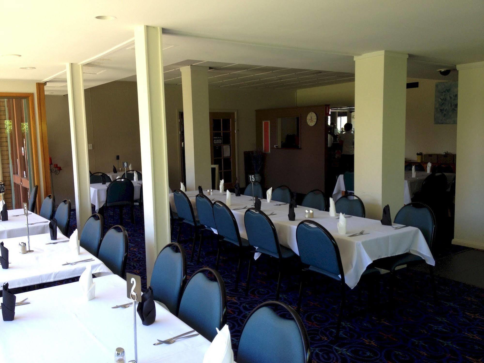 Town & Country Motor Inn Форбс Экстерьер фото