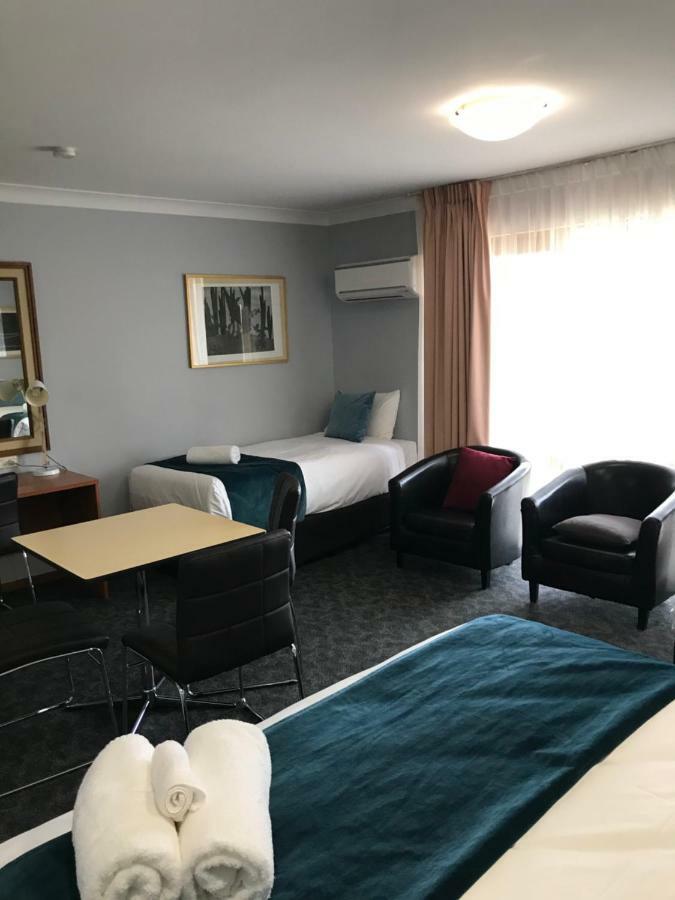 Town & Country Motor Inn Форбс Экстерьер фото